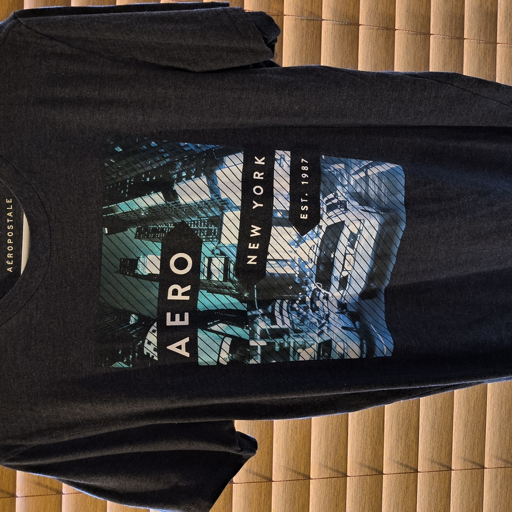 Aeropostale Men's Black Graphic T-Shirt